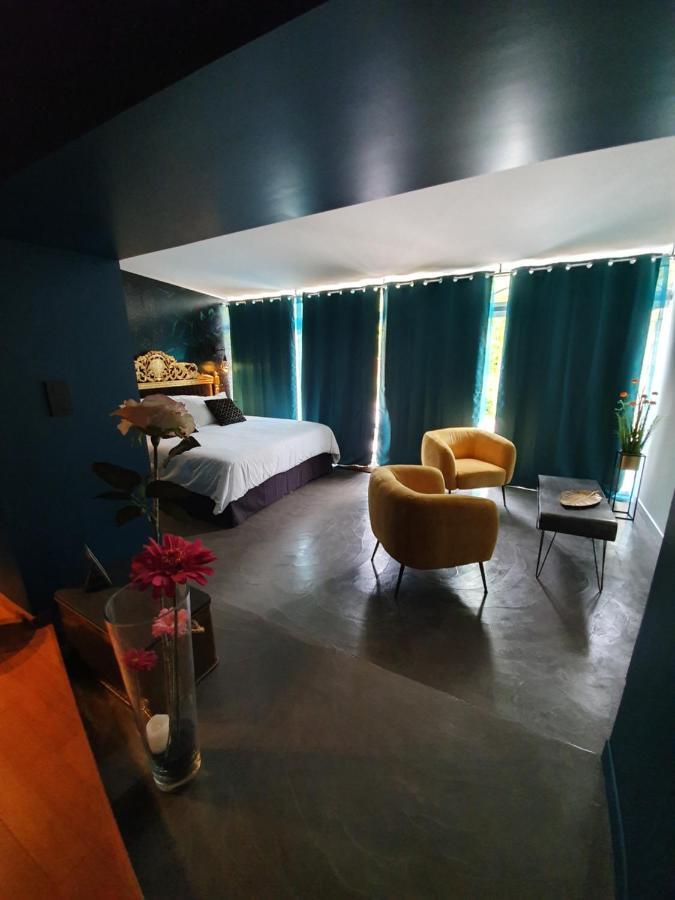 Au Secret Des Bregines Bed & Breakfast Beziers Bagian luar foto