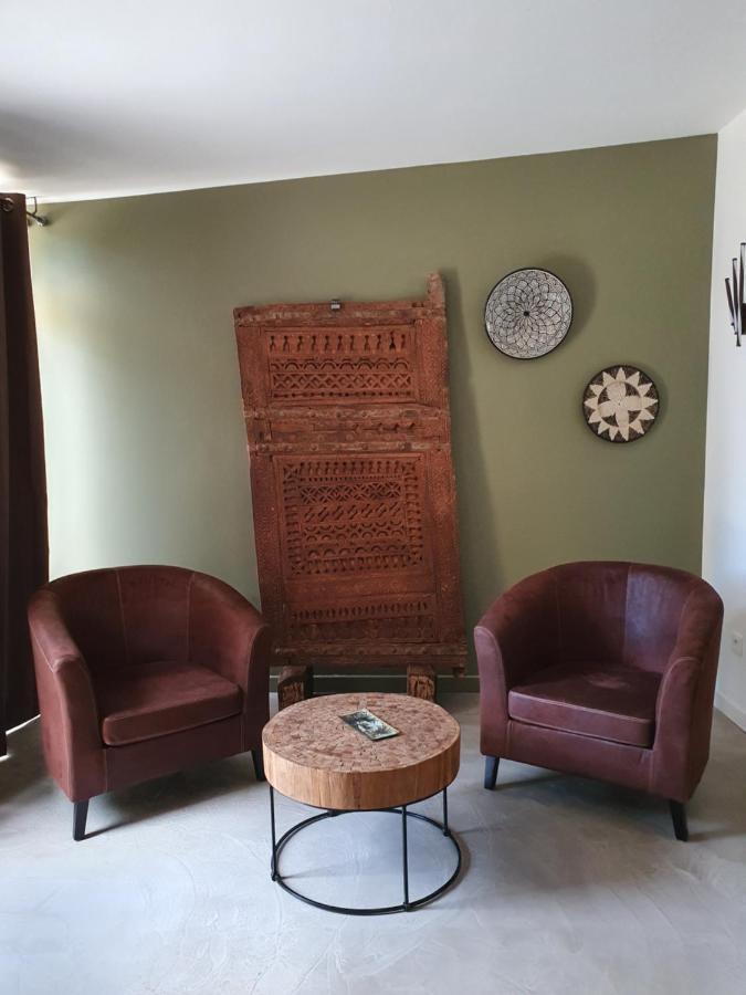 Au Secret Des Bregines Bed & Breakfast Beziers Bagian luar foto