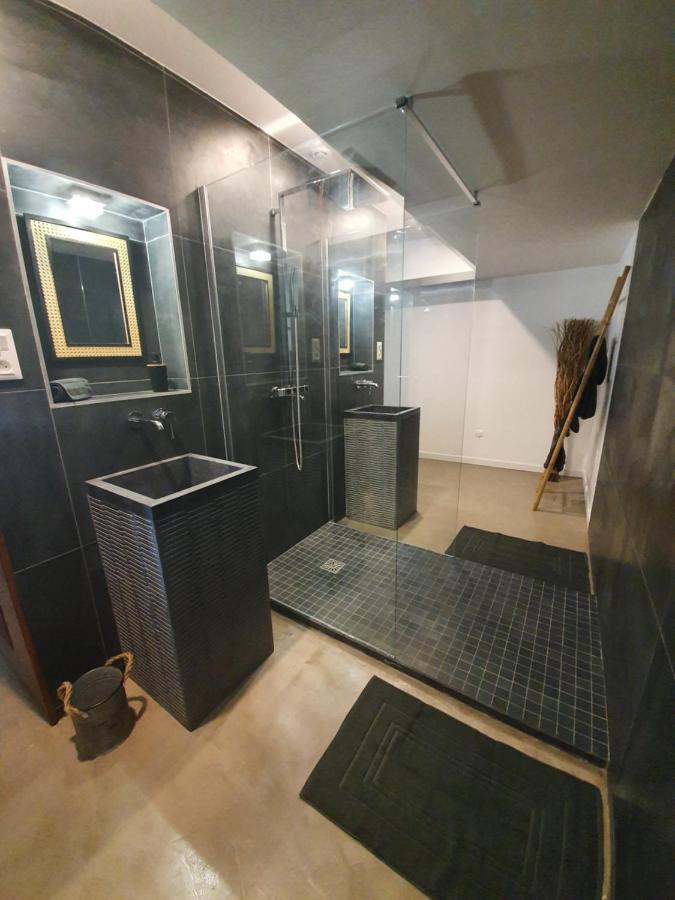 Au Secret Des Bregines Bed & Breakfast Beziers Bagian luar foto
