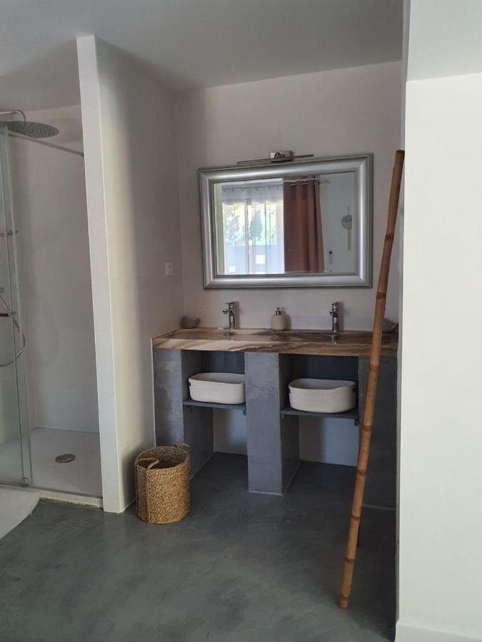 Au Secret Des Bregines Bed & Breakfast Beziers Bagian luar foto