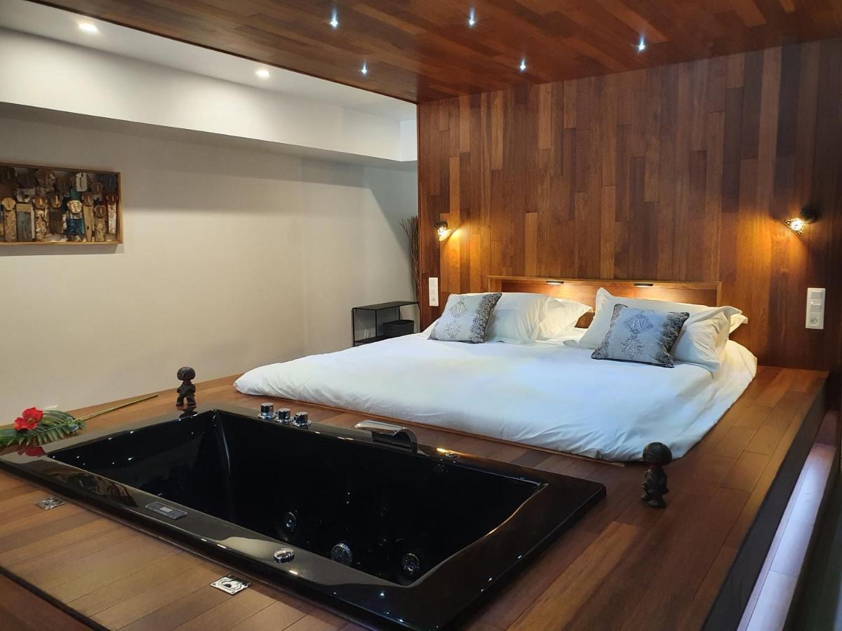Au Secret Des Bregines Bed & Breakfast Beziers Bagian luar foto