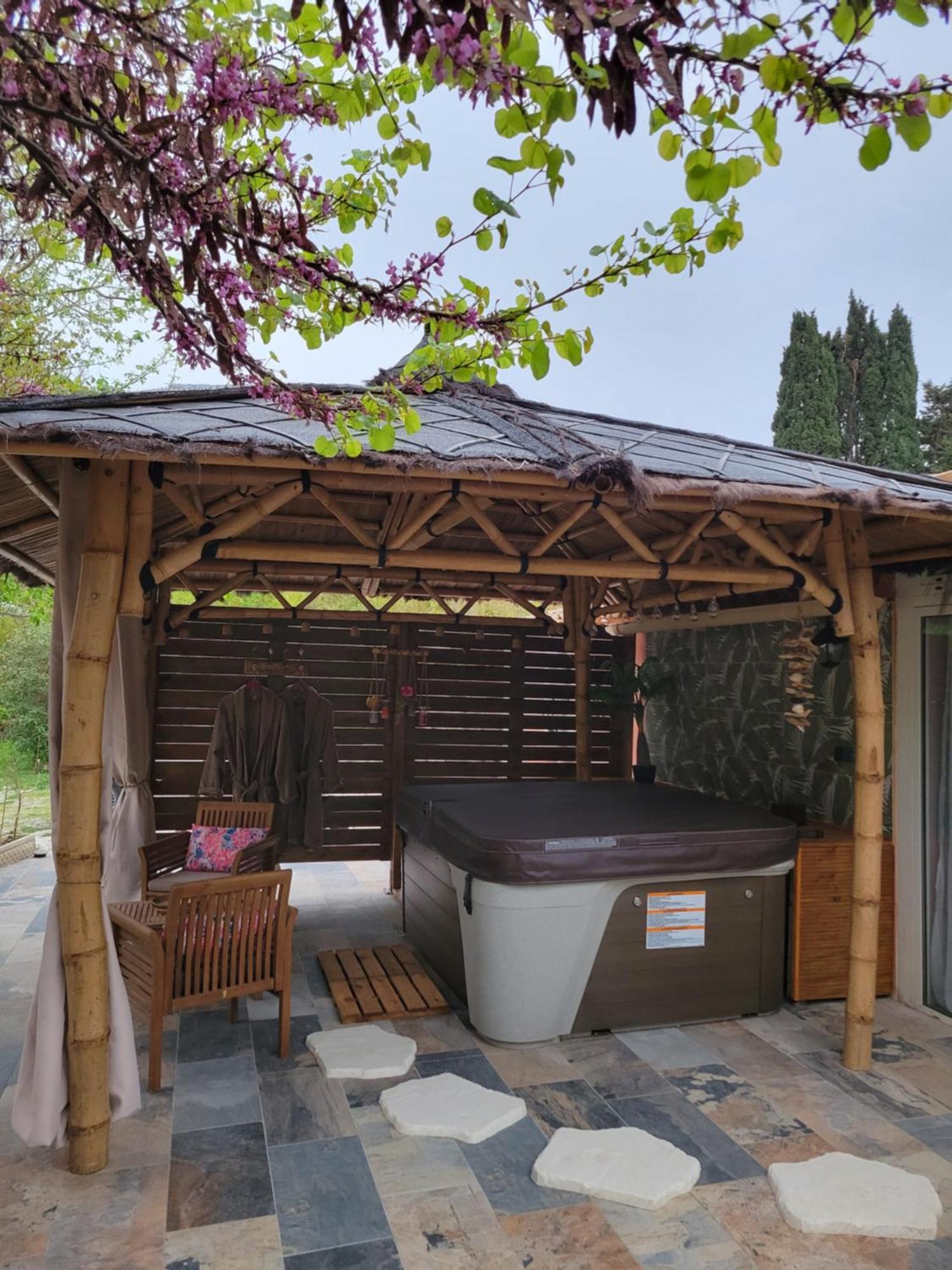 Au Secret Des Bregines Bed & Breakfast Beziers Bagian luar foto